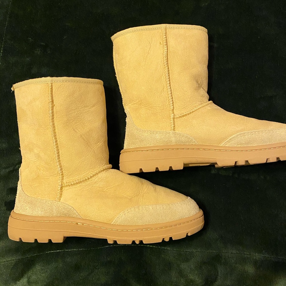 Ugh boots size 10
